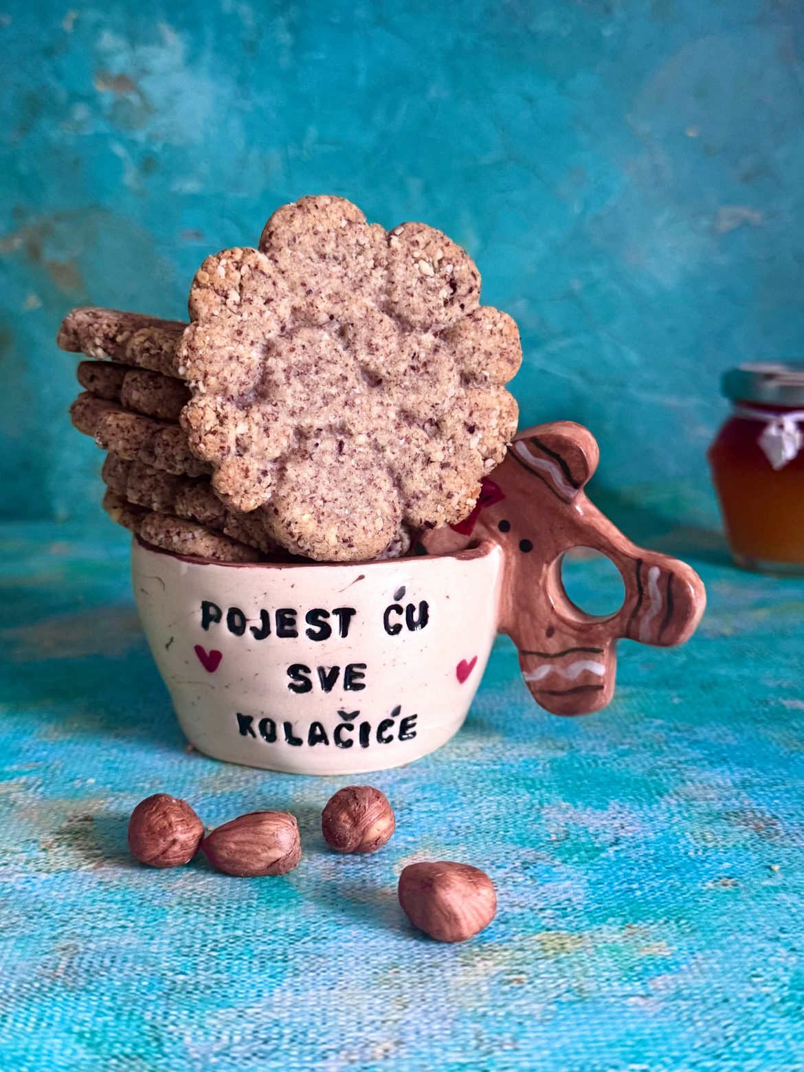 Prefini keksi od lješnjaka od samo 2 sastojka bez brašna i jaja